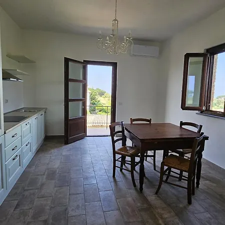 בית נופש Borgo Amarrante מונטאיונה